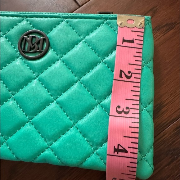 BADGLEY MISCHKA Vegan Leather Diamond Quilt Clutch/Wristlet Green New W Tags - Picture 5 of 6